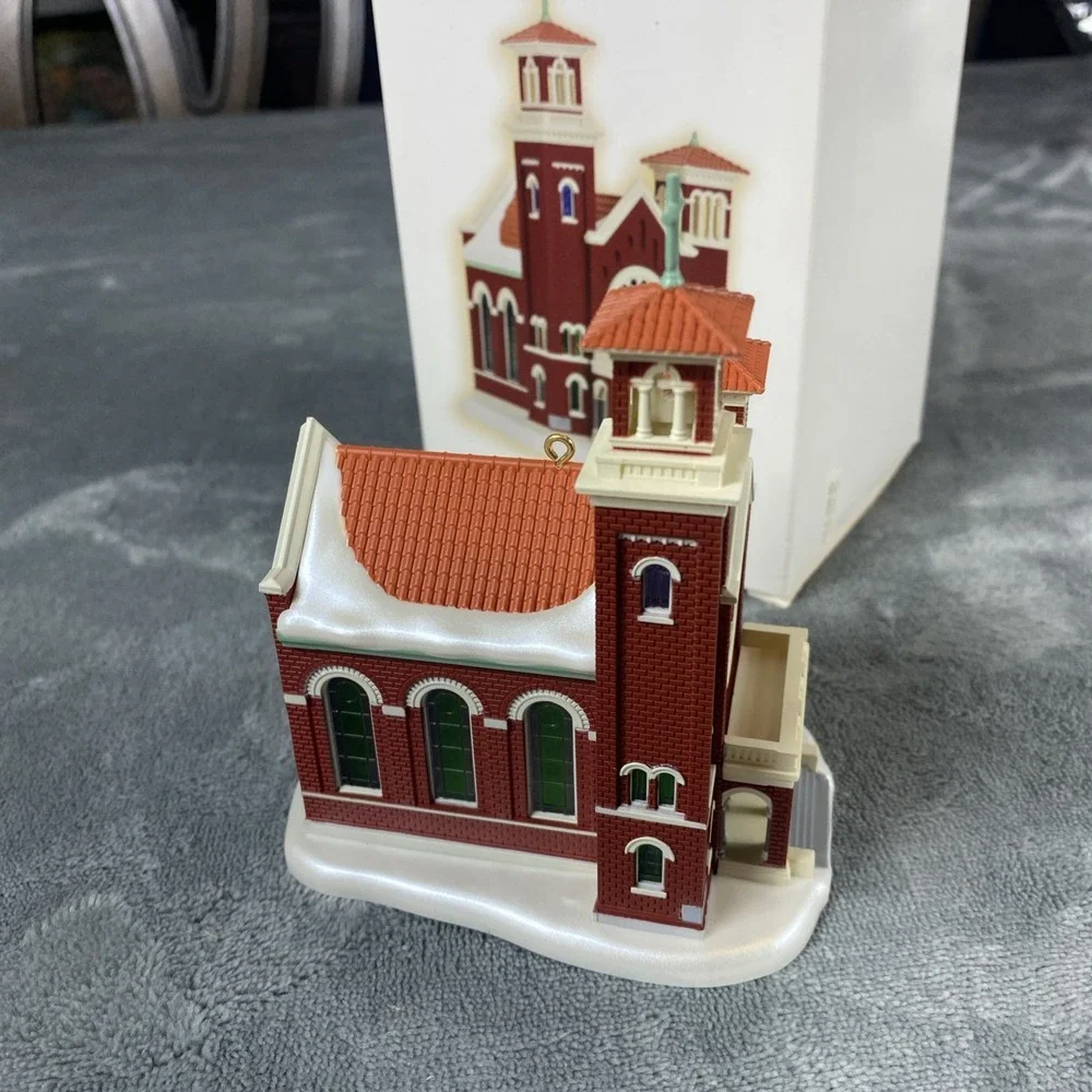 Hallmark Keepsake Ornament Old Brick Church Candlelight Services
